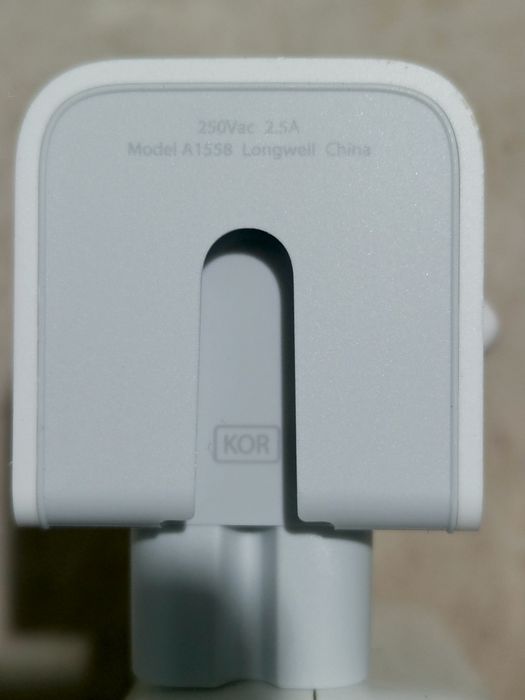Адаптер от Apple 30W