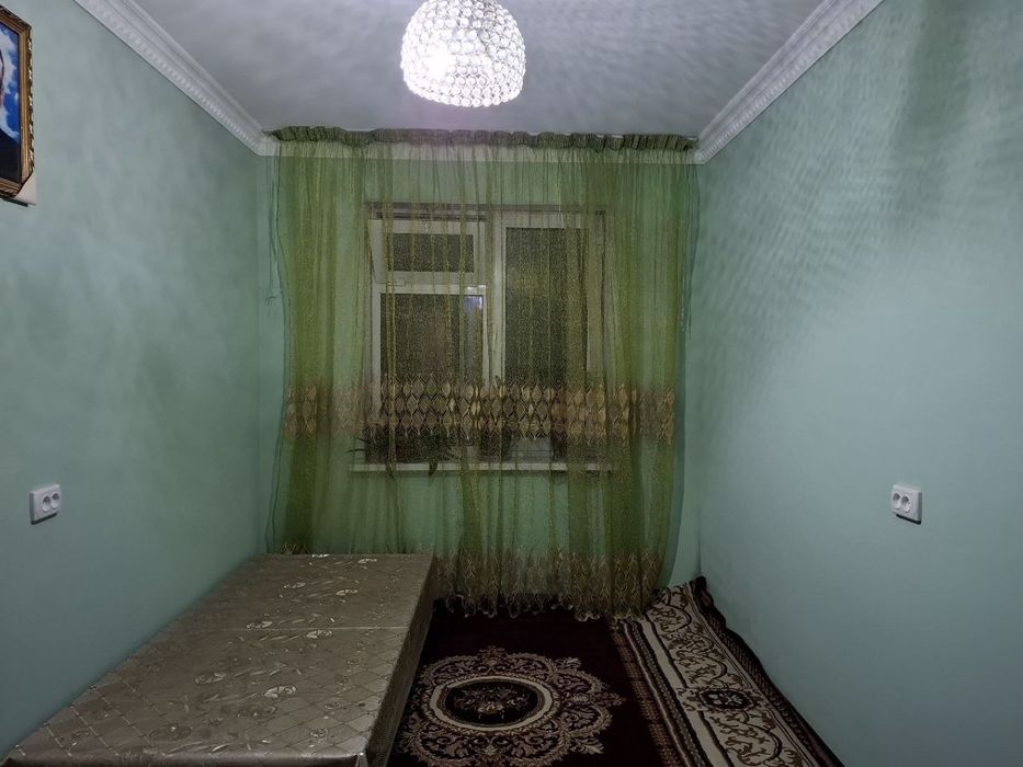 Квартира сотилади 4 хоналик 3 этаж  атлас ёнида