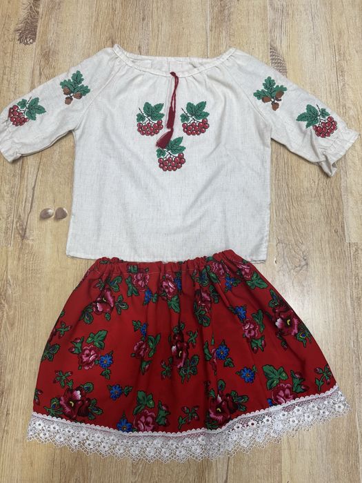 Costum traditional fetita