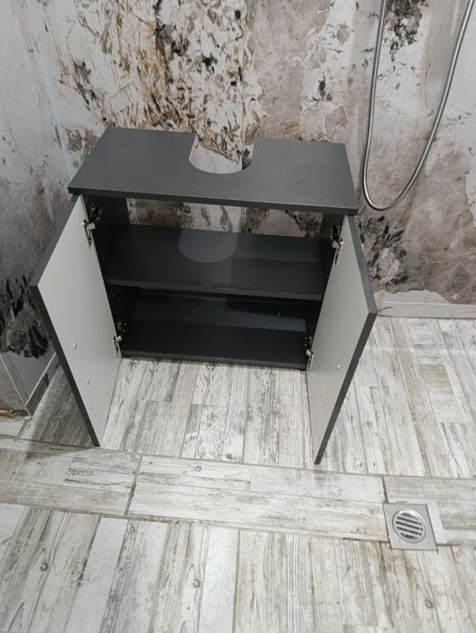 Комплект шкафове за баня