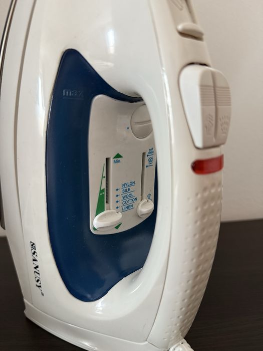 Fier de călcat Sanusy SN-3909, 1200W