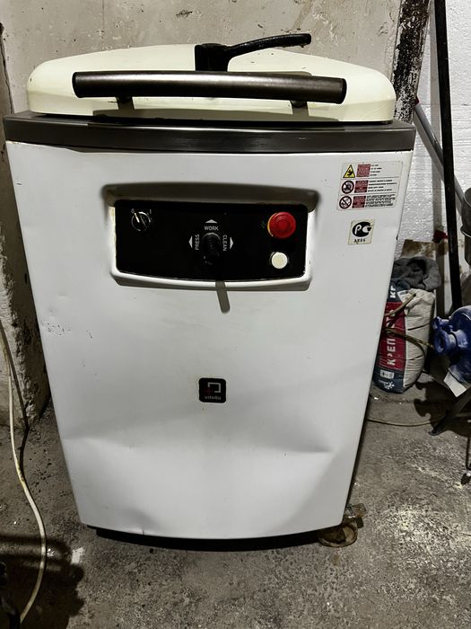 Тестоделитель в отличном состояний