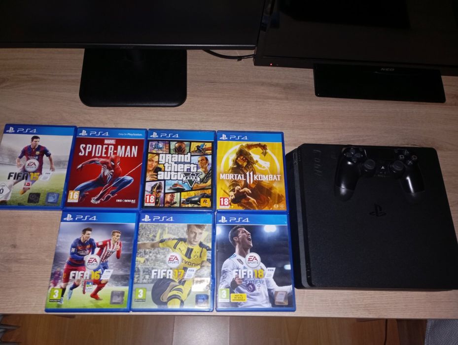 Playstation 4 с един контролер и 7 броя игри