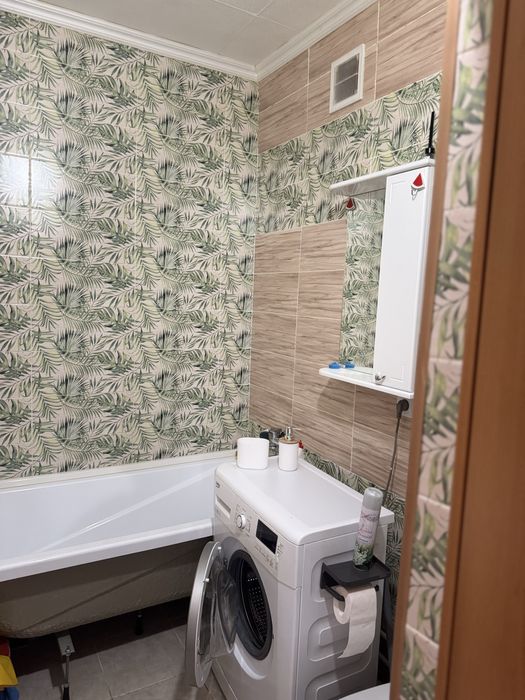 Сдаётся двухкомнатная в центре