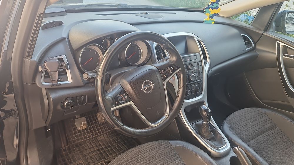 Opel Astra J Limousine 1.7 cdti