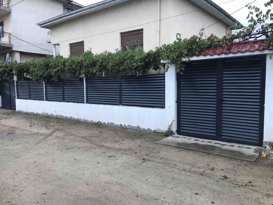 Ограда тип щора Метални врати