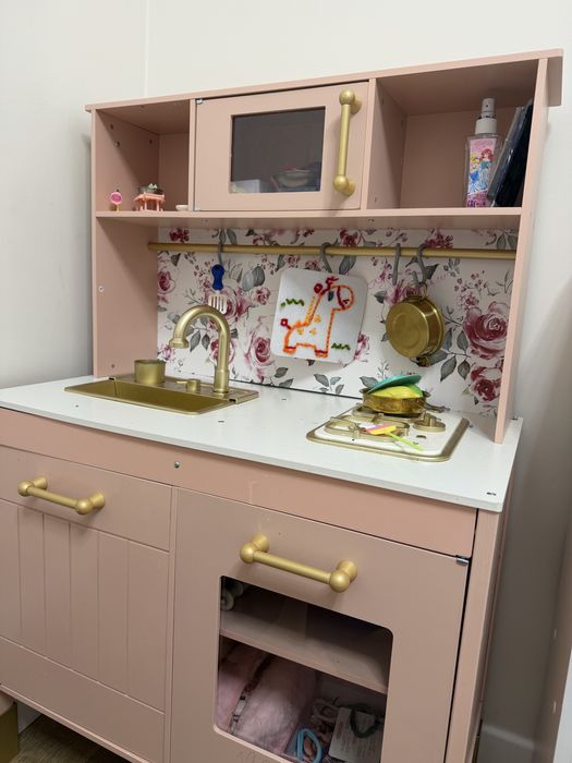 Продам десткую кухню