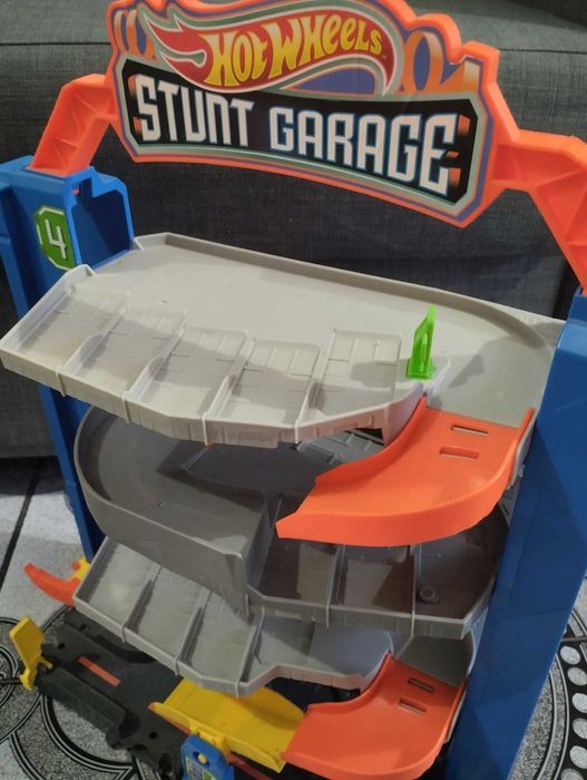 Hot Wheels  гараж/паркинг -29 лв. Автовоз -23 лв.