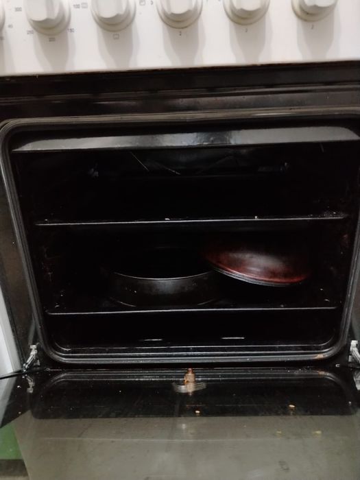 Продам электрическую плиту Artel