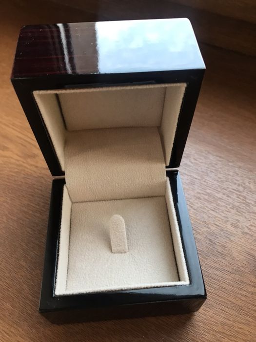 Футляры от  Cartier