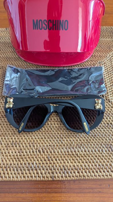 Слънчеви очила Moschino Ray -Ban Furla Ana Hickmann