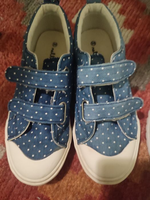 Продавам детски обувки