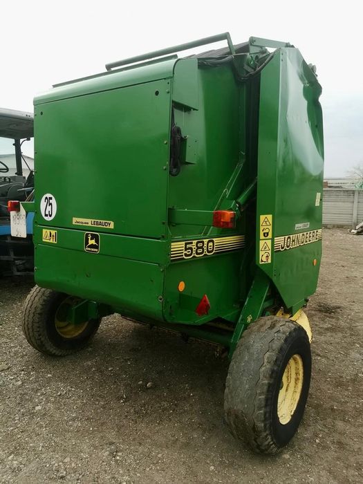 Vand presa de baloti rotunzi balotiera John Deere 580 recent adusa