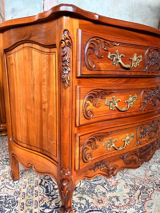 Масивен орехов скрин