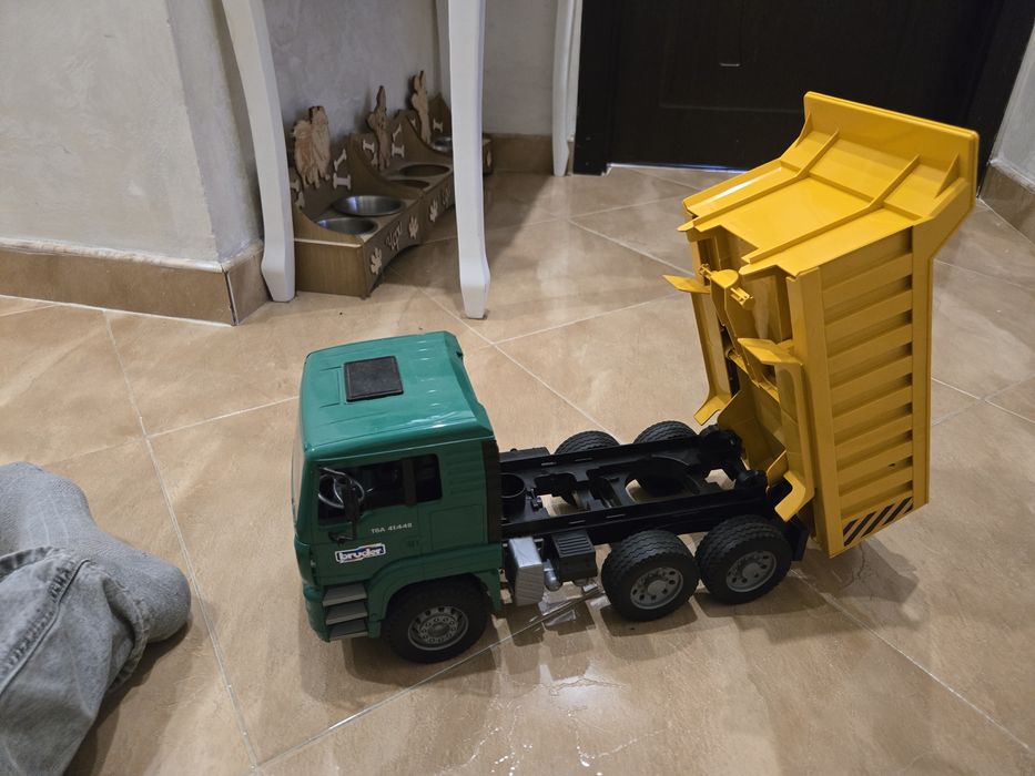 Самосвал Bruder MAN 1:16