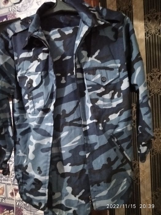 Костюм на мальчика 10-11 лет.