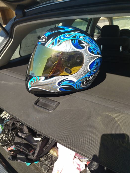 Продавам каска в добро състояние