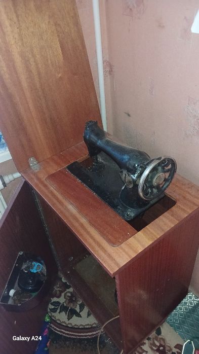 Стол стул. Колонка. Тикув машинкаси. арестон.демаход.сотилади