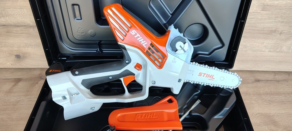 Mini drujba Stihl GTA 40 noua, 2 baterii,incarcator,cutie