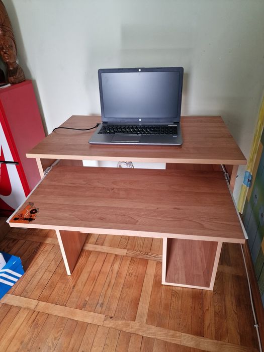 Бюро с подвижна дъска