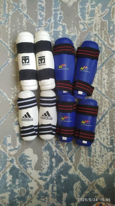 перчатки шлемы.     .