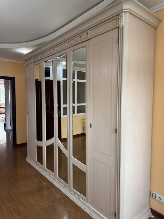 Продам гарнитур италия