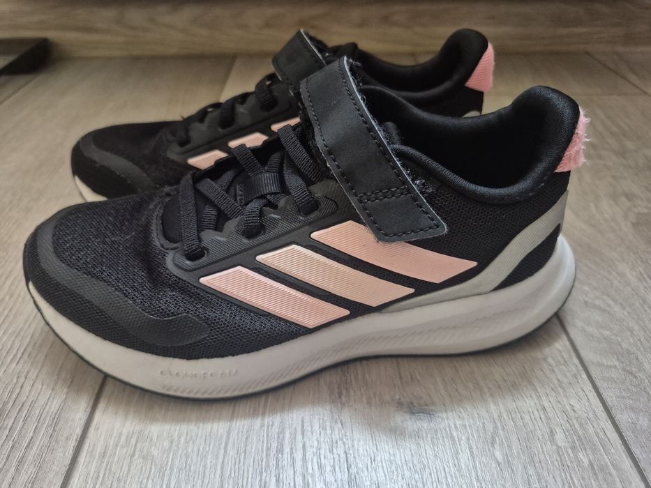 Маратонки 32 номер+ подарък боти