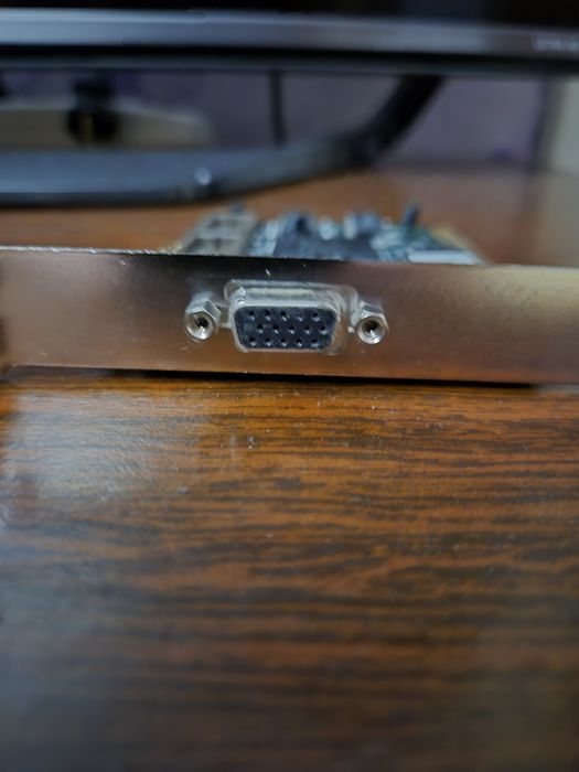 Видеокарта  CP764  на старые компьютеры