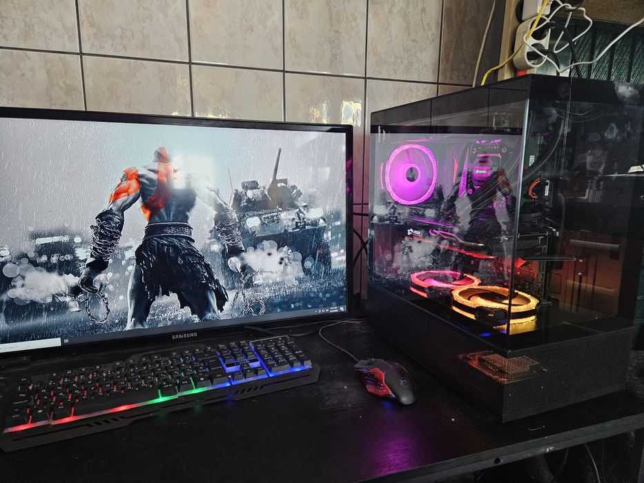 Unitate PC Gaming i7 7700K video 8GB RX 580 16GB RAM SSD