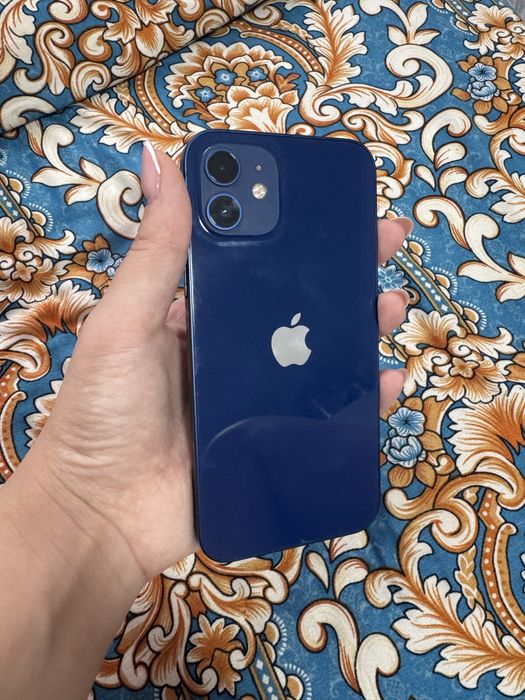 Айфон 12, 128гб без коробки.