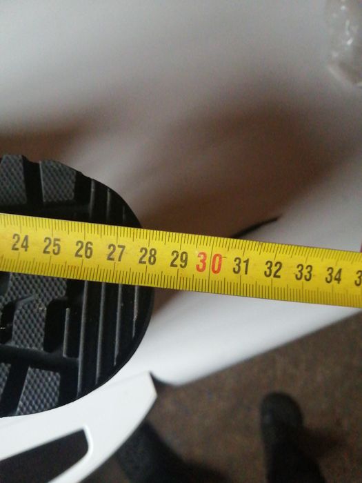 Bocanci din piele naturala.