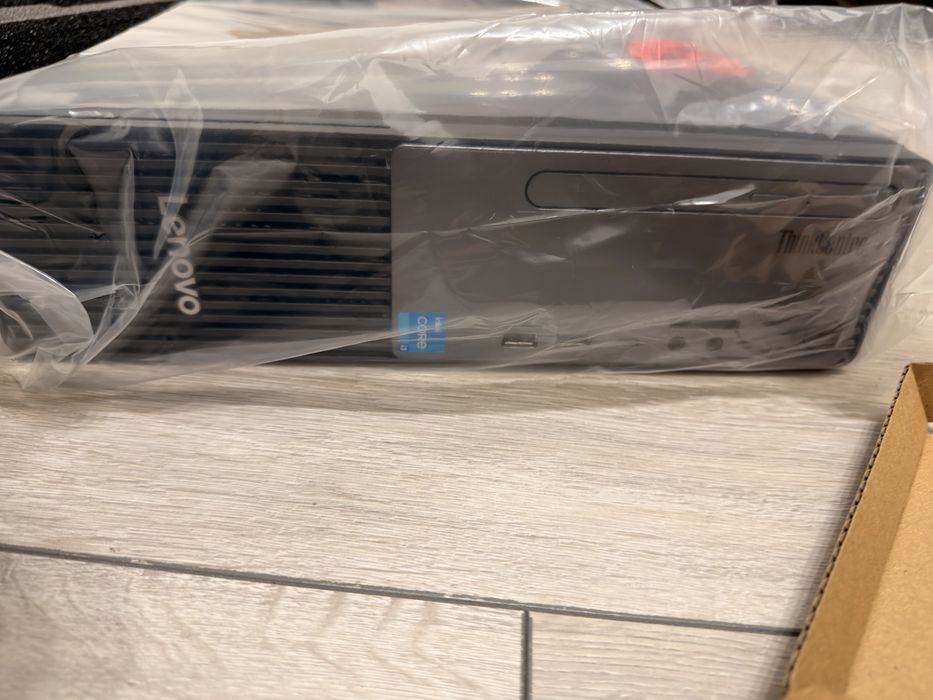 PC Lenovo Thinkcentre I3 gen14 + monitor Lenovo 24” IPS noi, sigilate