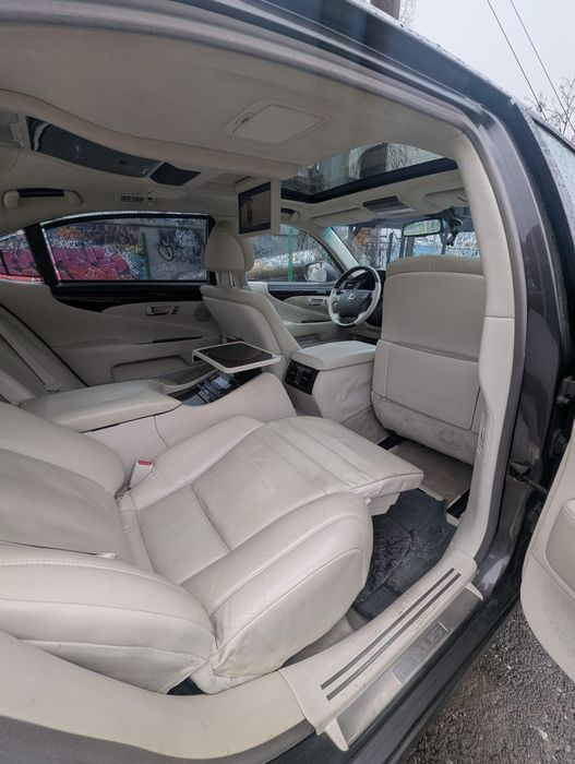 Lexus Ls600h L President