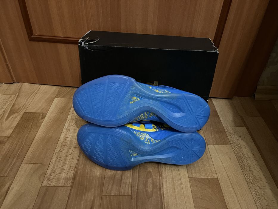 Кроссовки Nike KD4 retro оригинал. Размер стопы 30см.