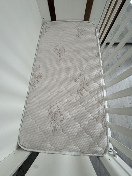 Бебешка кошара с люлеещ механизъм от MDF