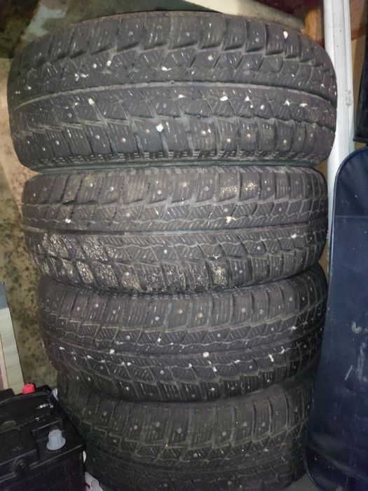 Шины зимние размер 225/70 R16. Б/у.