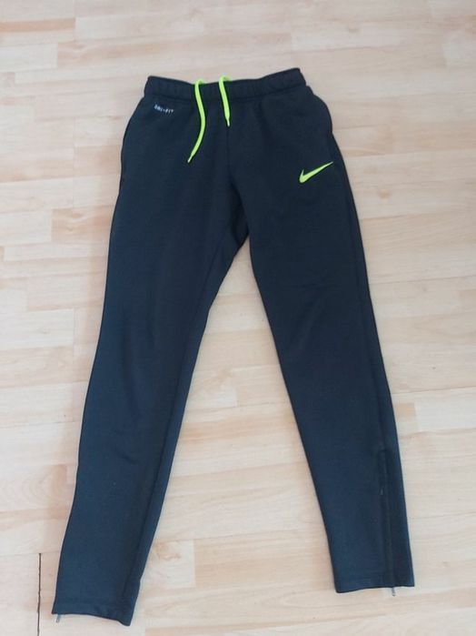 Оригинално долнище Nike Dri-Fit S