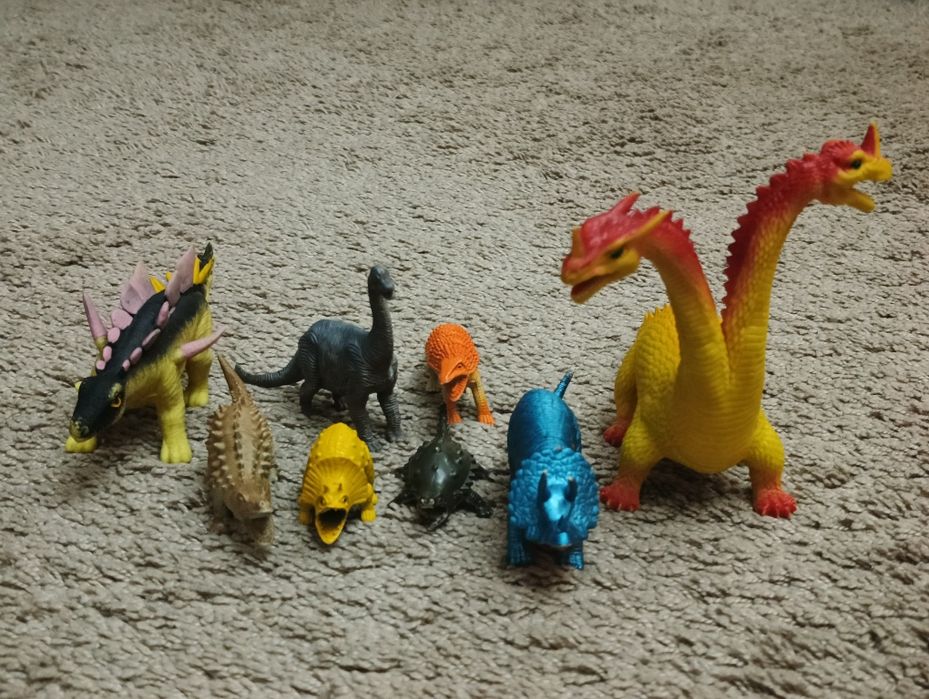 Динозаврите - раница, риза и фигурки