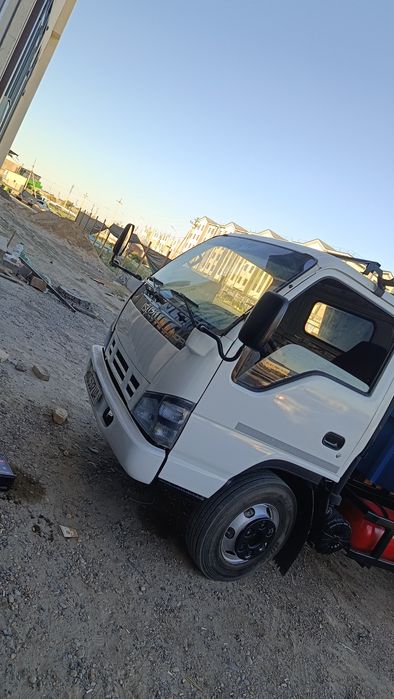 Isuzu Samosval  sotiladi moshina Radnoy