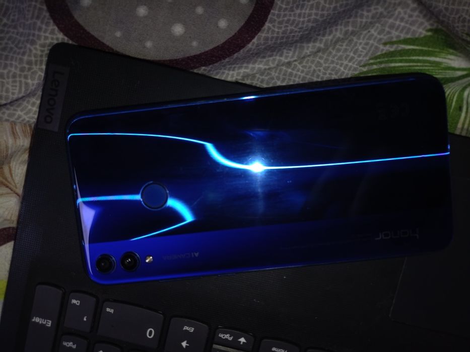 Продам телефон xonor  в идеальном состояний