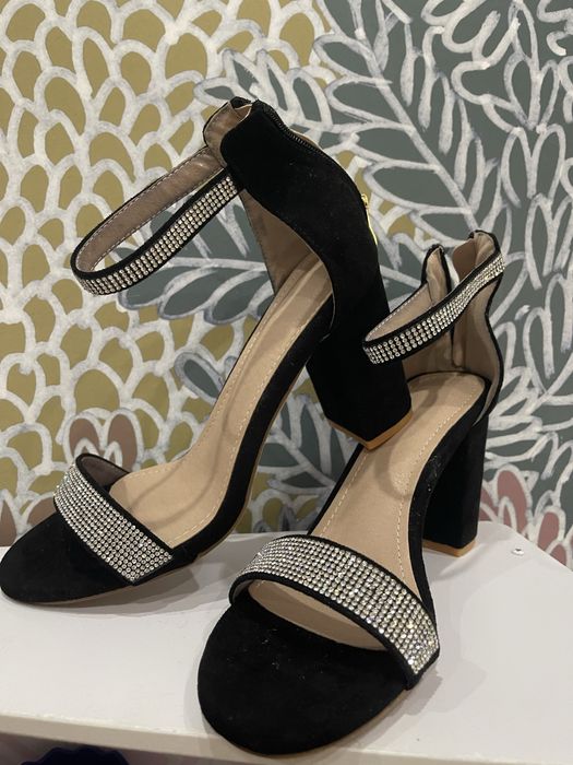 Sandale elegante negre cu strasuri, toc gros, mărimea 40, NOI + cutie