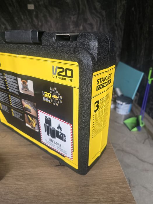 Aкумулаторен прободен трион Stanley Fatmax SFMCS600B.