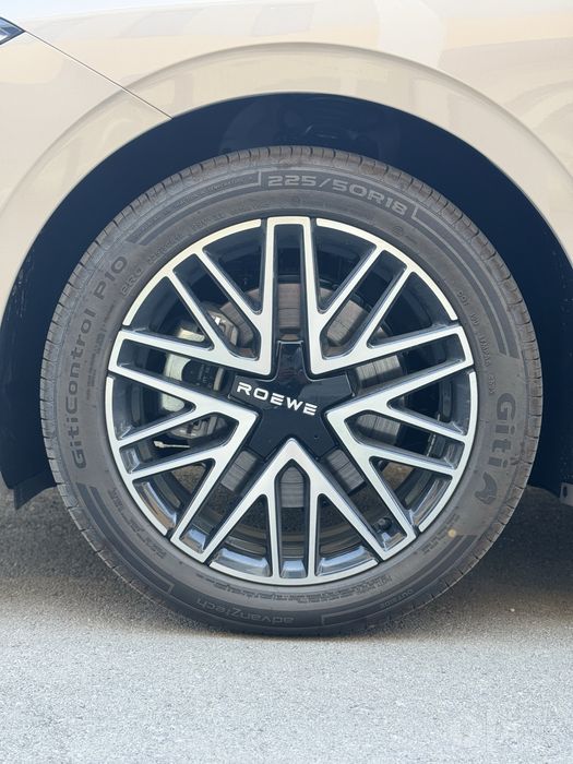 Roewe M7 sotuvda bor