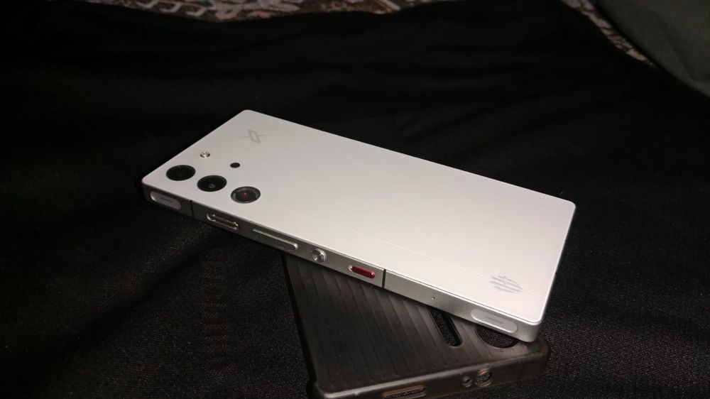 Red megic 10 pro Elit pratsessor. Очень мощный телефон для игр.