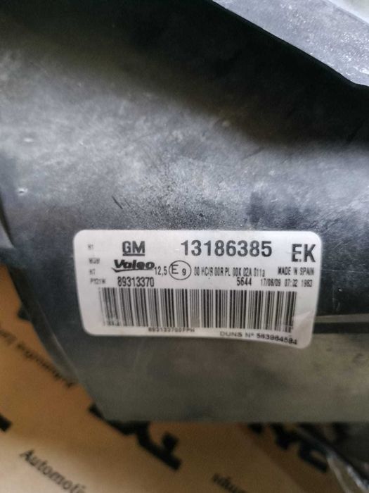 Far original (Stanga)GM Valeo 13186385 pentru Opel Corsa D –Stare bună