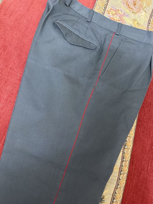 Брюки военные и галустук