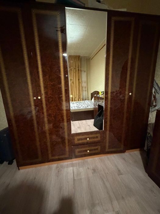 Продается спальный гарнитур