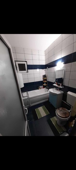 Vând apartament.
