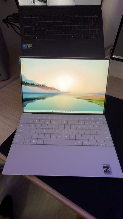 Dell XPS 13” OLED  i7(Gen12)/32GB DDR5/2TB nVME Pure White