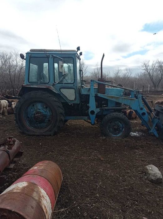 Трактор с ковшом СКО